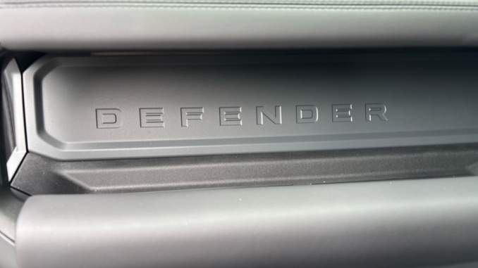 Land Rover Defender 3.0 D250 X-Dynamic HSE 110 5dr Auto Diesel Estate - Image 32